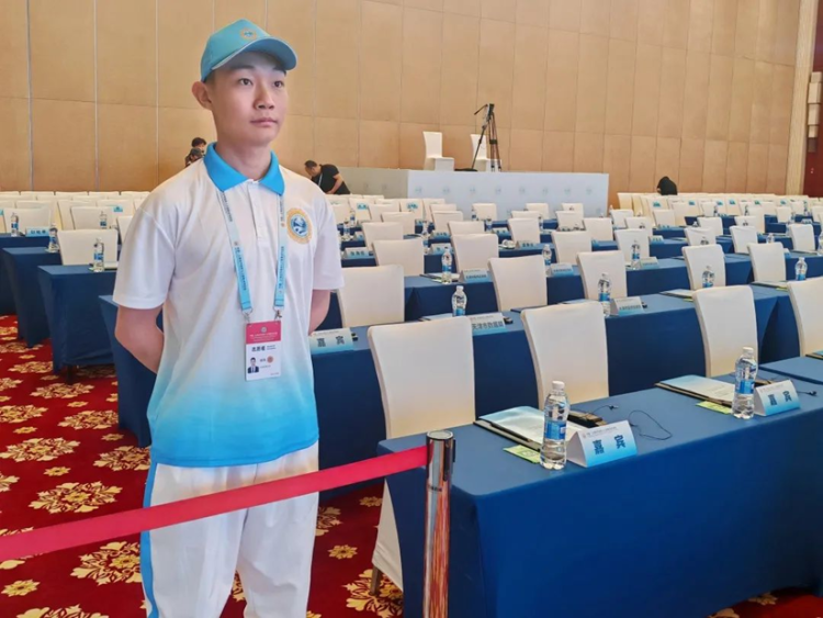 新球体育青年志愿者为上合作组织人工智能合作论坛提供高效服务_fororder_wps_doc_5