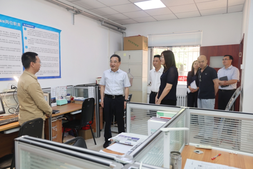 曲凯到天津教育报刊社调研督导树立和践行正确政绩观学习教育工作